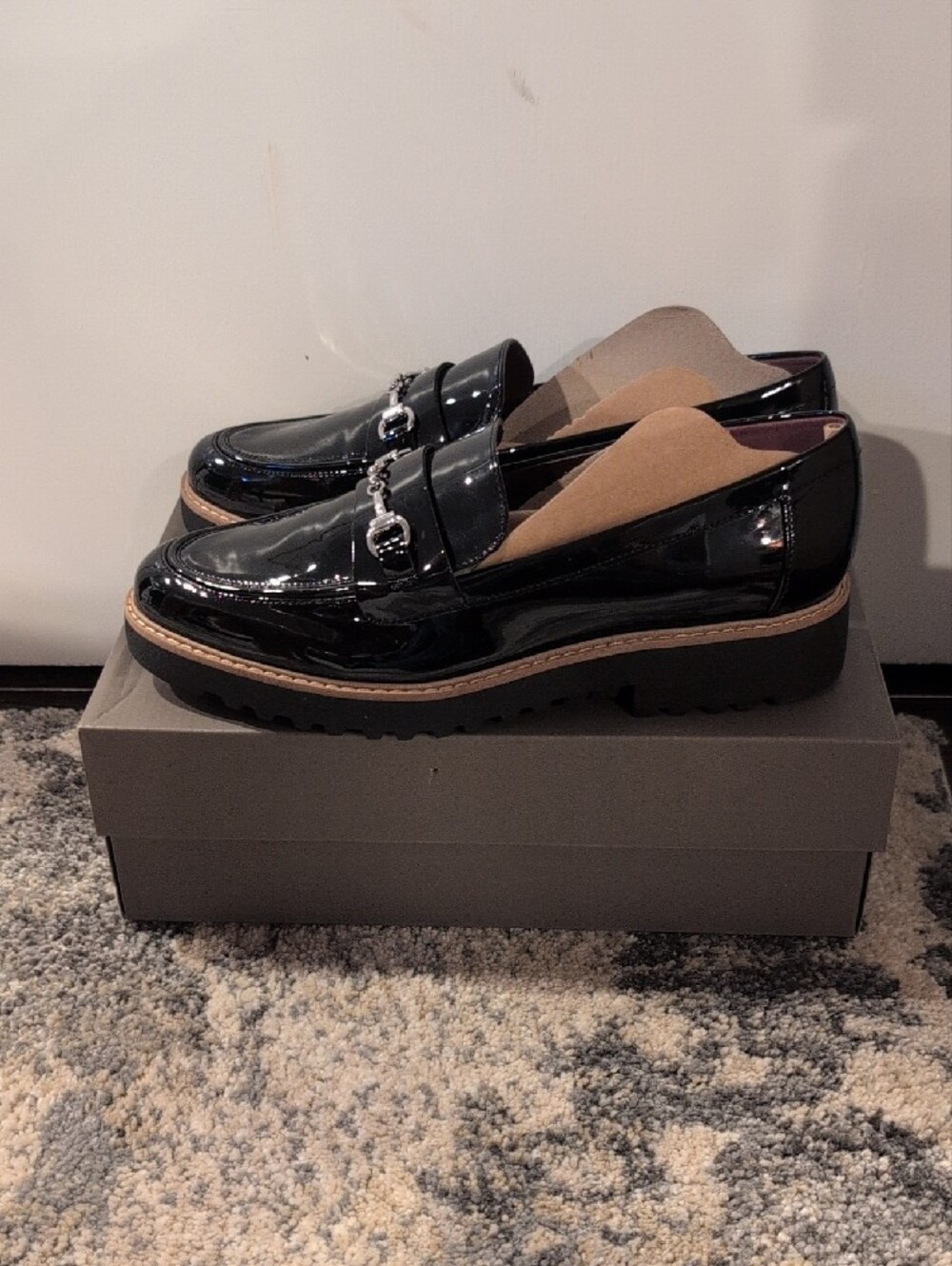 NWT Franco Sarto Black Patent Loafers with Silver Chain - Picture 2 of 2